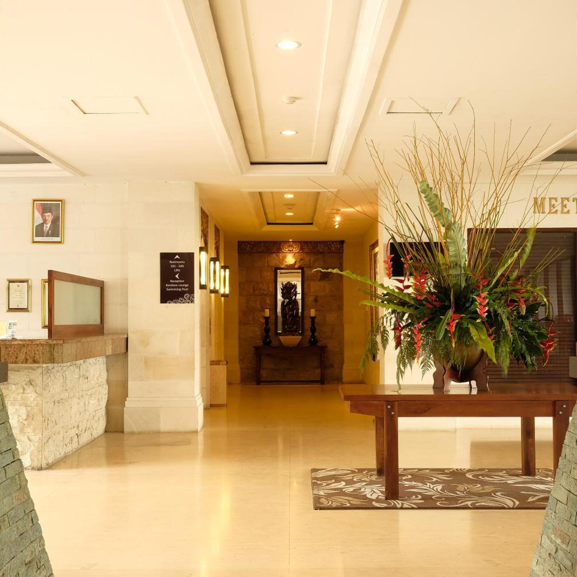 The Grand Hill Bistro Cafe Resort Hotel 9/57