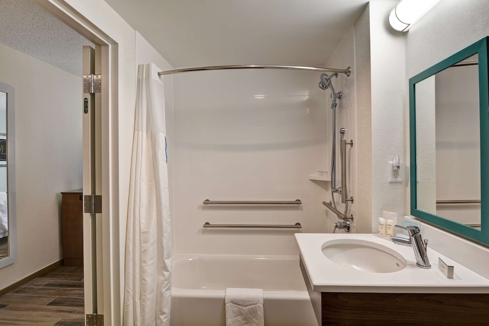 Hampton Inn Memphis-Poplar 22/53