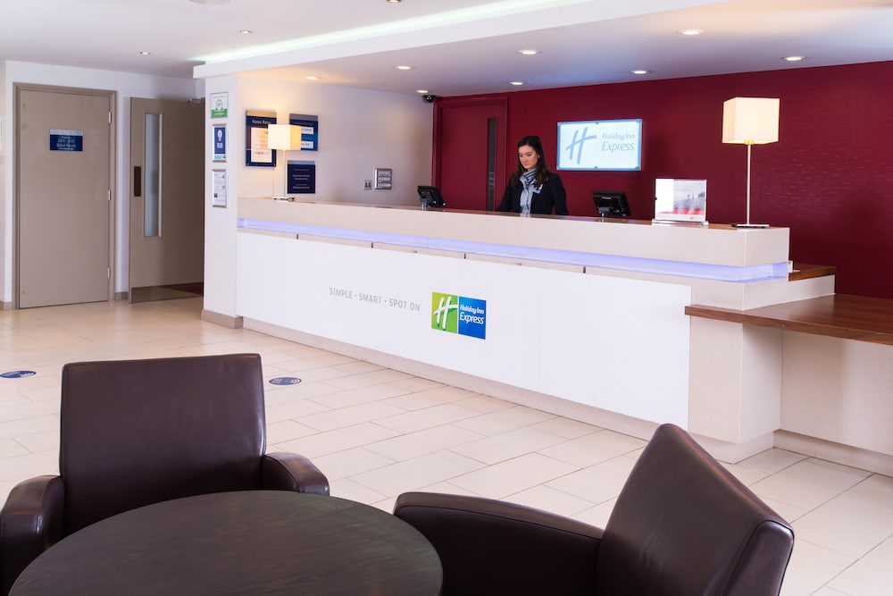 Holiday Inn Express Taunton 6/55