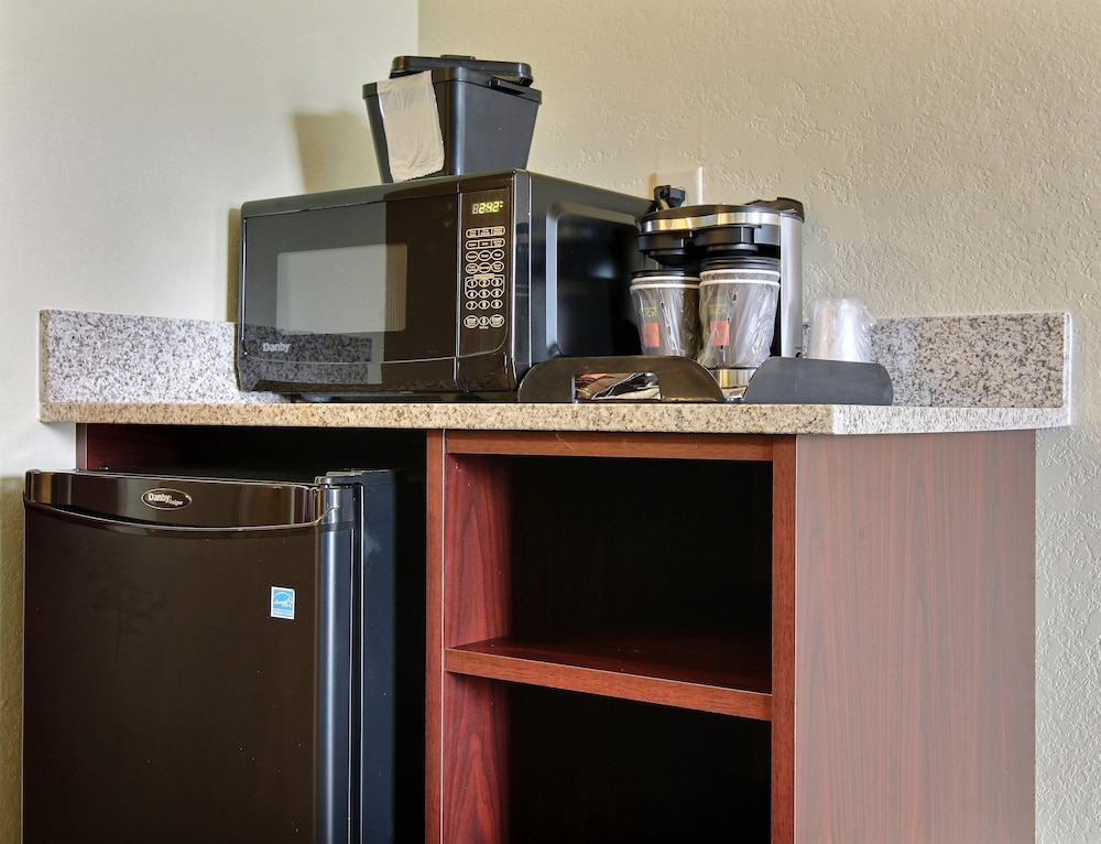 Cobblestone Inn Amp Suites Big Lake Tx 37/80