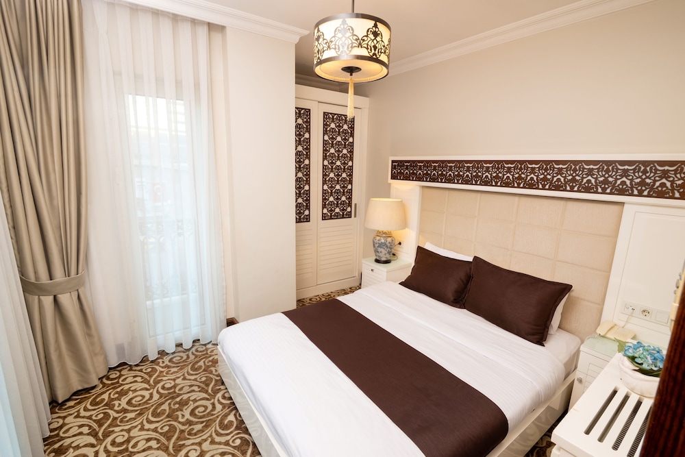 2 BEDROOMS, FAMILY SUITE