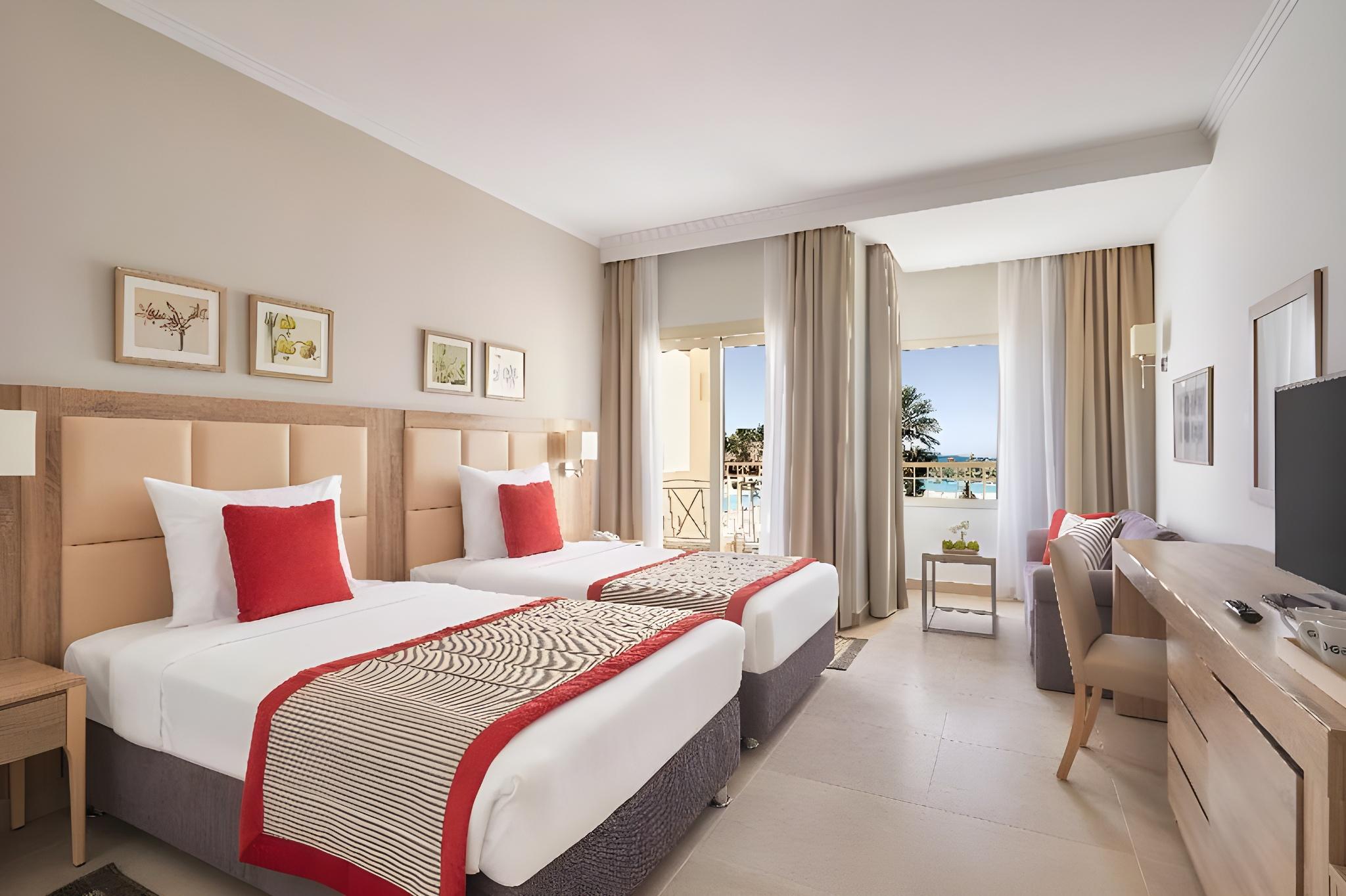 SUPERIOR POOL VIEW ROOM