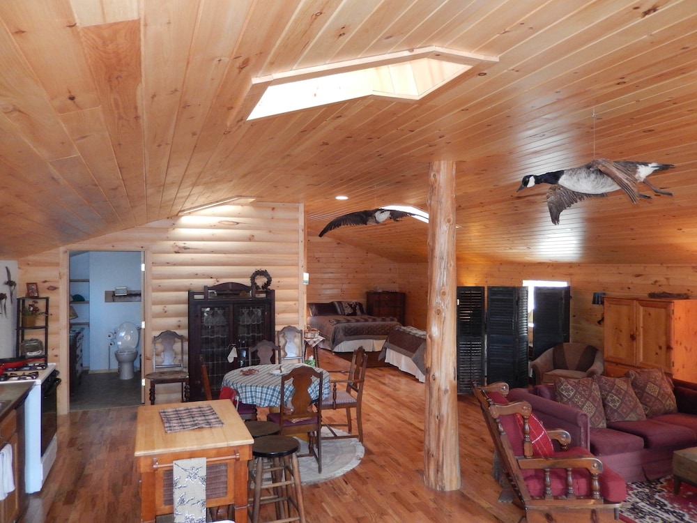 Kiwassa Lake Bed & Breakfast and Cabins 26/50