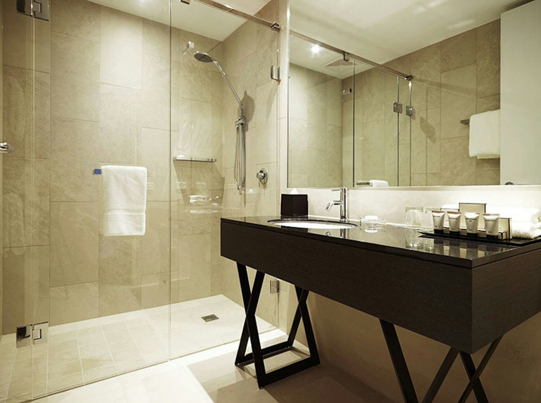 Burbury Hotel & Apartments 48/49