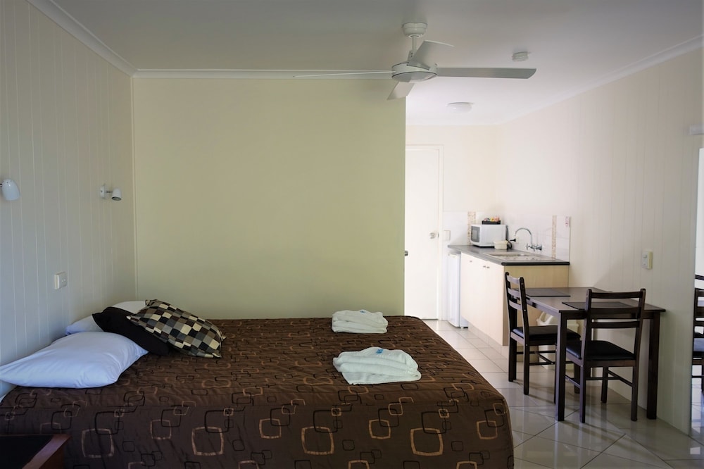 PACIFIC PALMS MOTOR INN 31/64