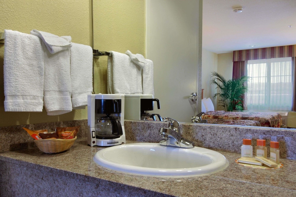 Days Inn by Wyndham Hayward Airport 9/9