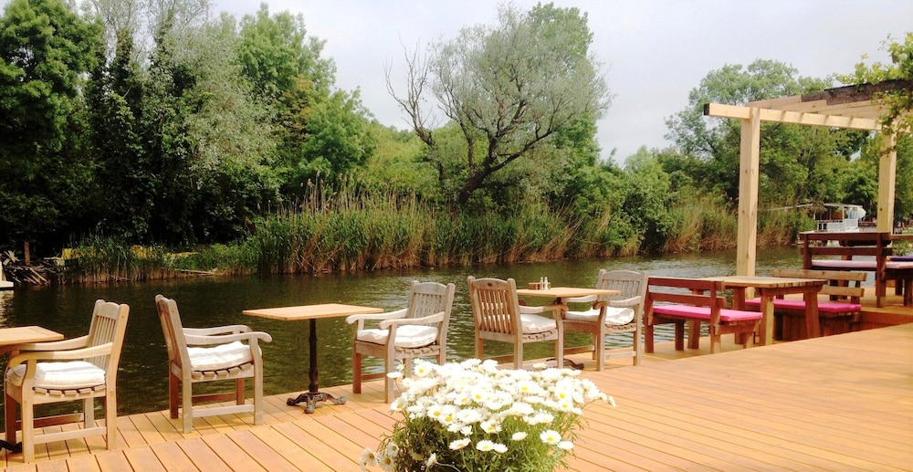 Tranquilla River Lodge - Adults Only 38/50
