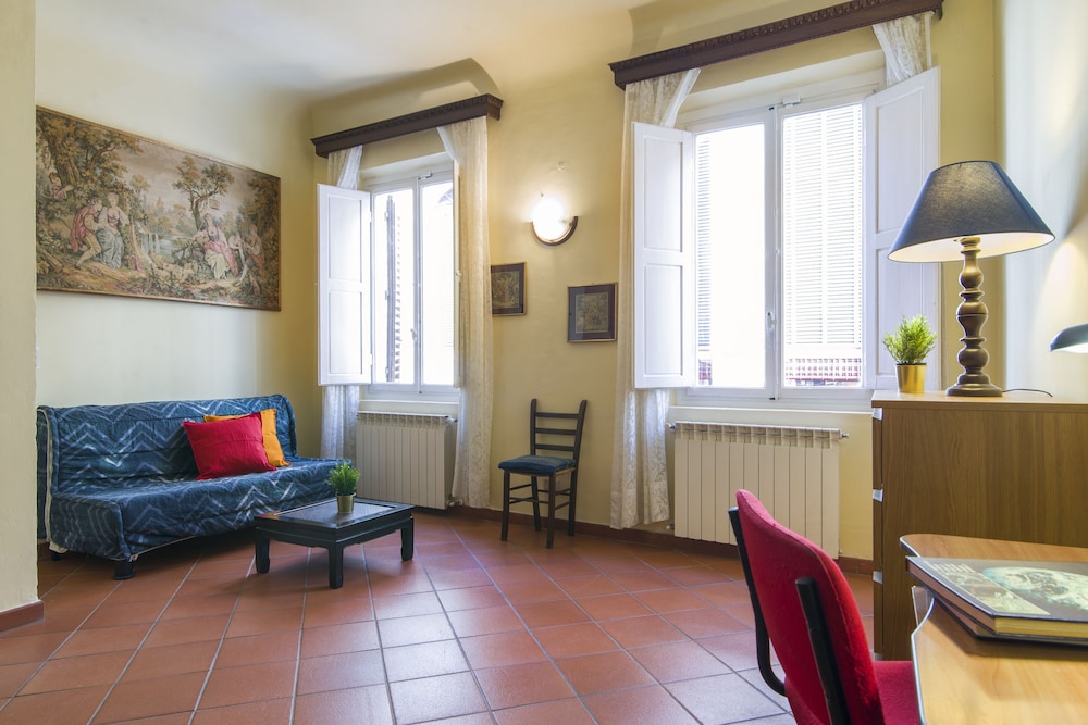 Florence Ariento Romantic Apartment 19/32