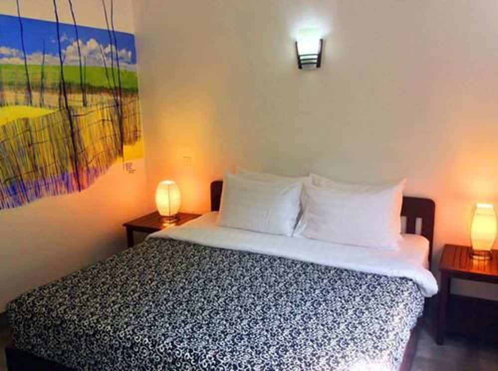 DELUXE, DOUBLE BED, CITY VIEW