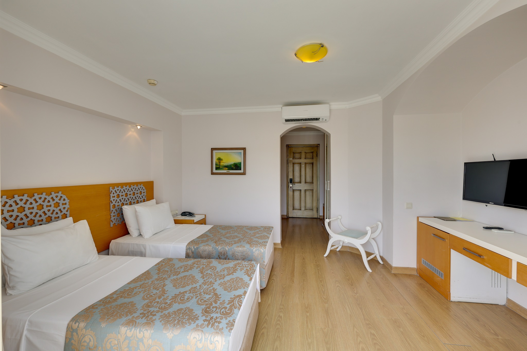 Room, Triple, Land View