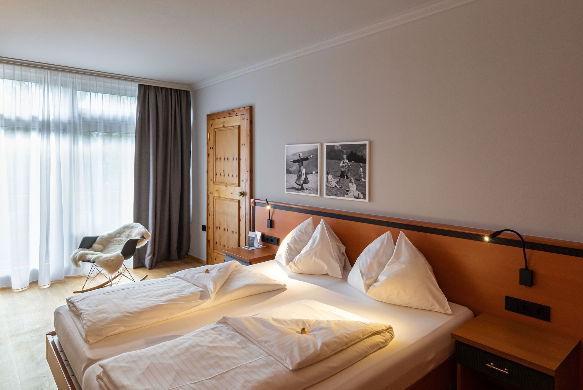 ROOM, DOUBLE BED