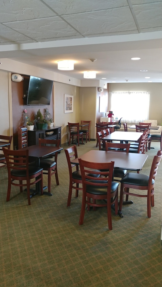 Microtel Inn and Suites Dover 24/36