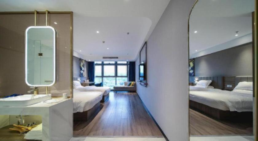 7 days premium hotel(Chongqing T3 terminal store) 52/55