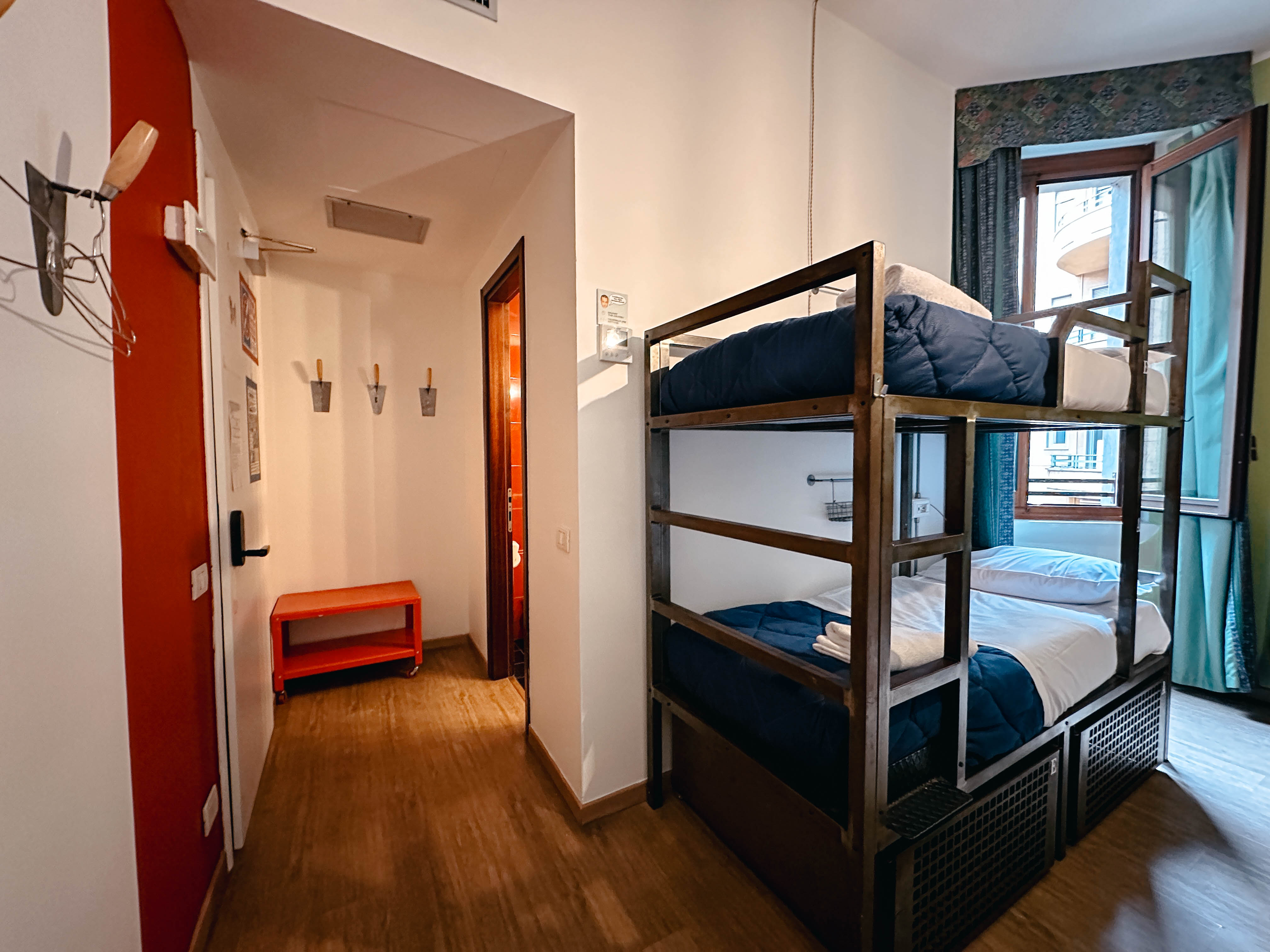 Private, 6 Beds