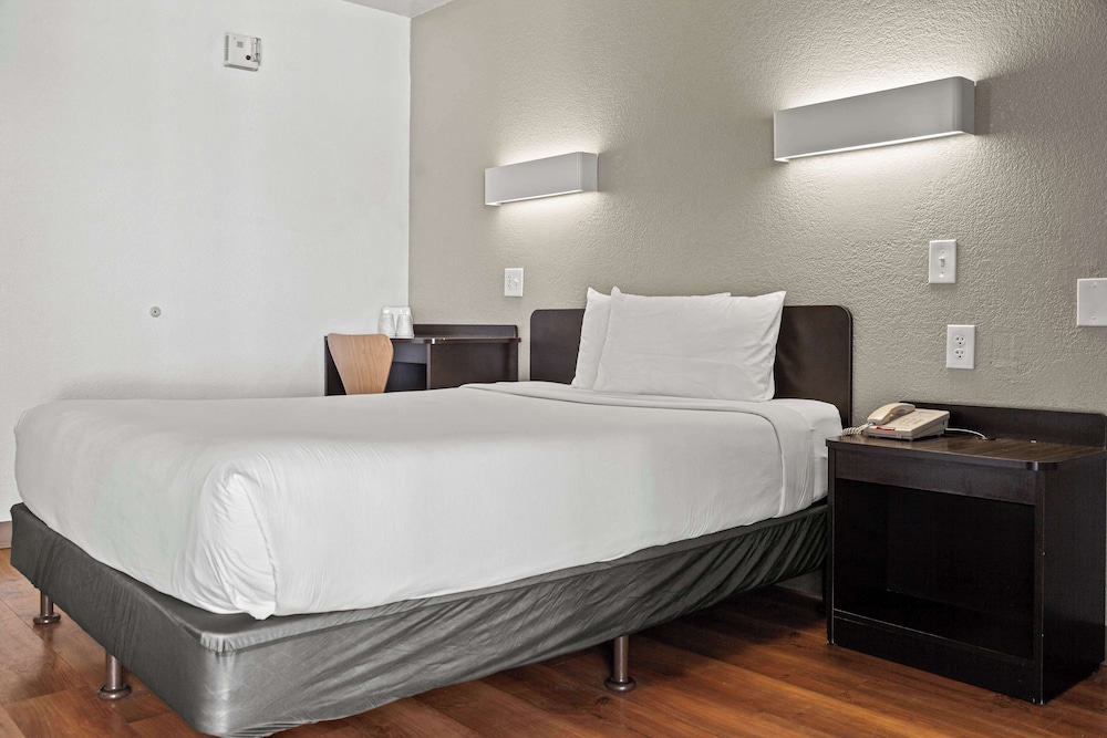 غرفة ديلوكس بسرير كوين، Motel6 San Luis Obispo, CA - South 3/6