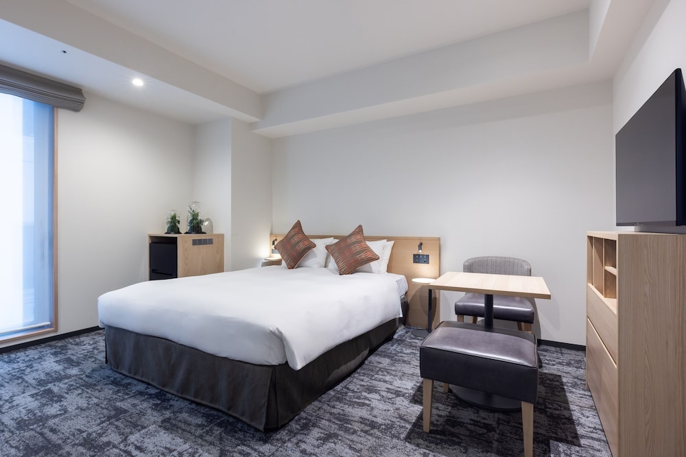 Universal, Single, Queen Bed, Washing Machine