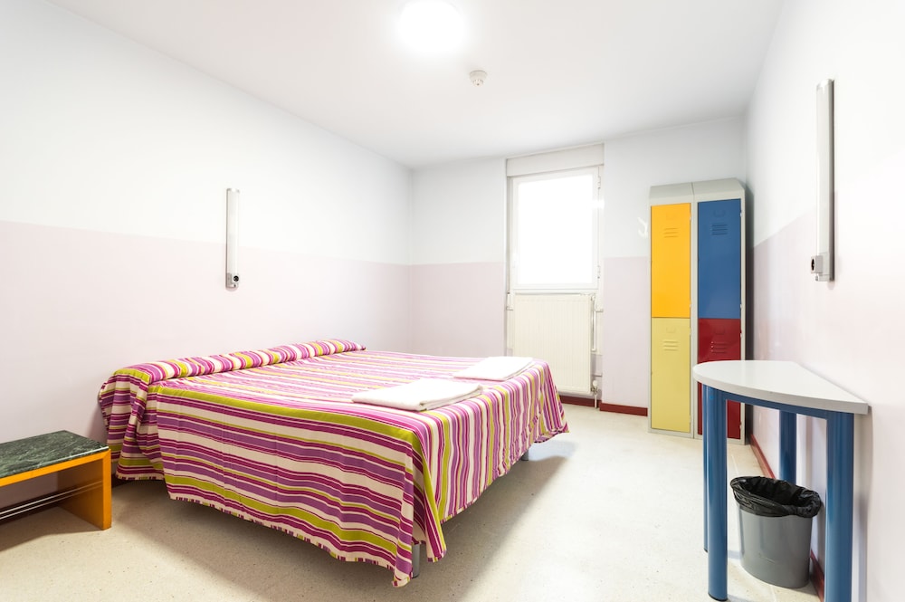 ROOM, DOUBLE BED, SHARED BATHROOM