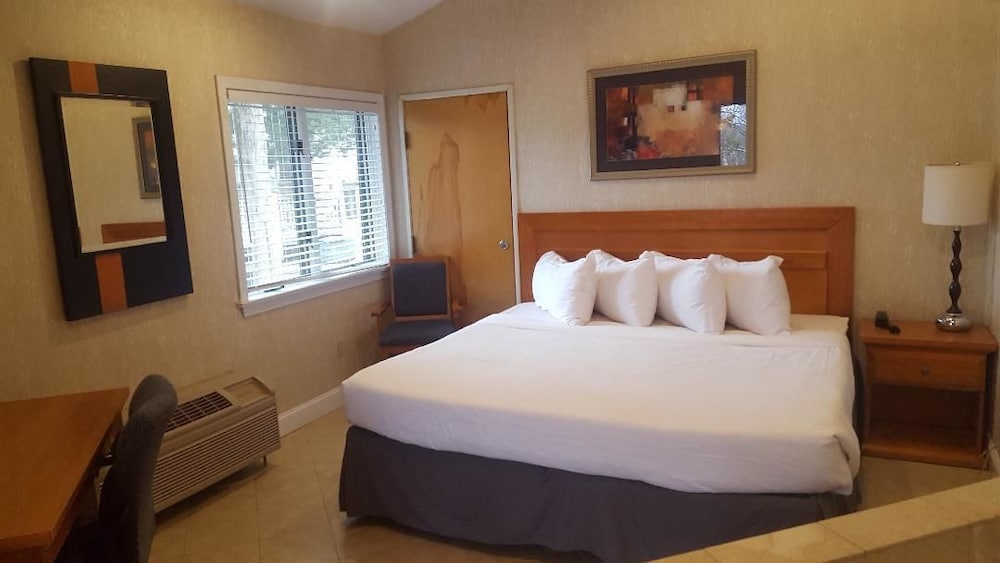 Cedar Park Whirlpool Suites 18/61