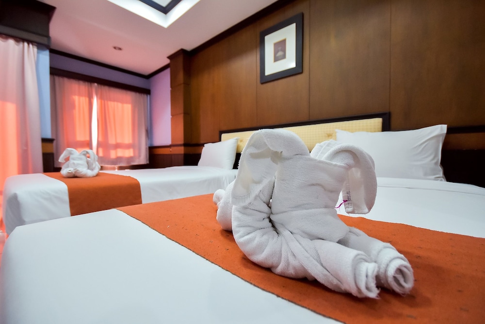 SEASON PALACE HUAHIN HOTEL 12/40