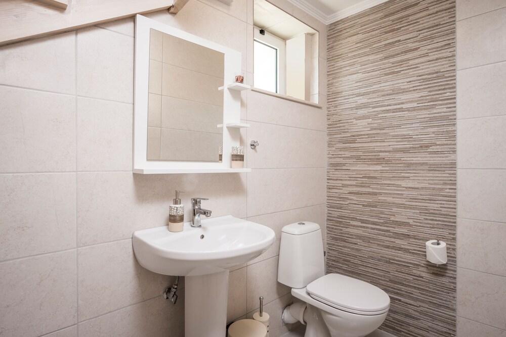 Athina Apartments 37/41