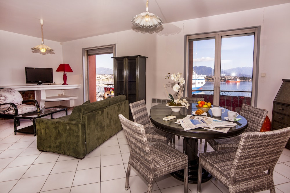 Le Dauphin Hotel 38/54