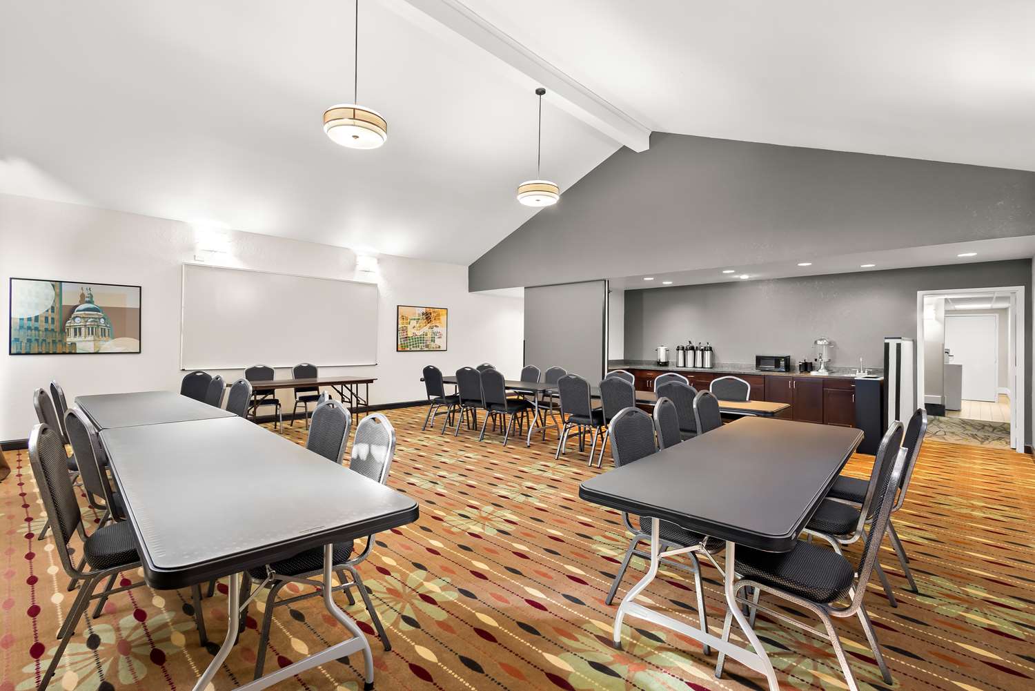 Best Western Luxbury Inn Fort Wayne 11/12