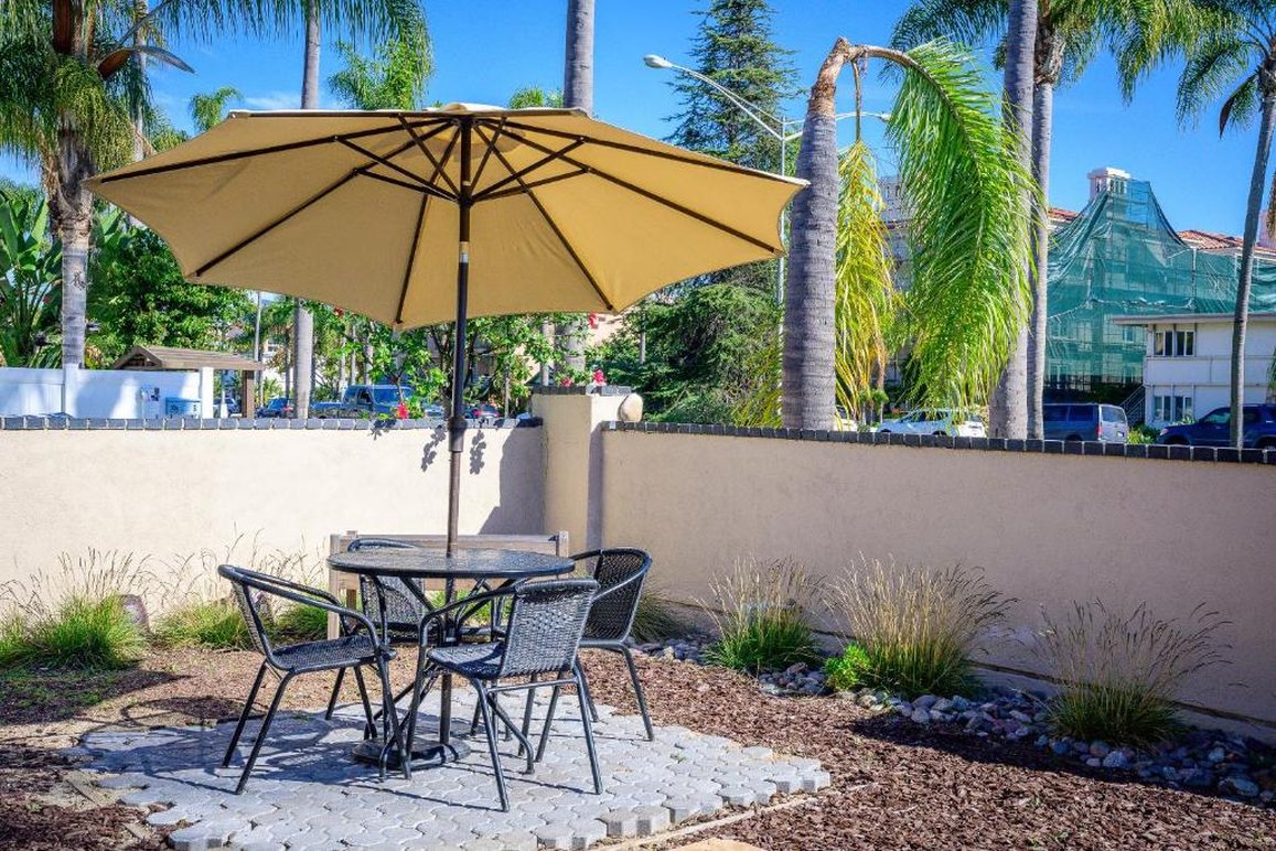 Coronado Inn 41/43