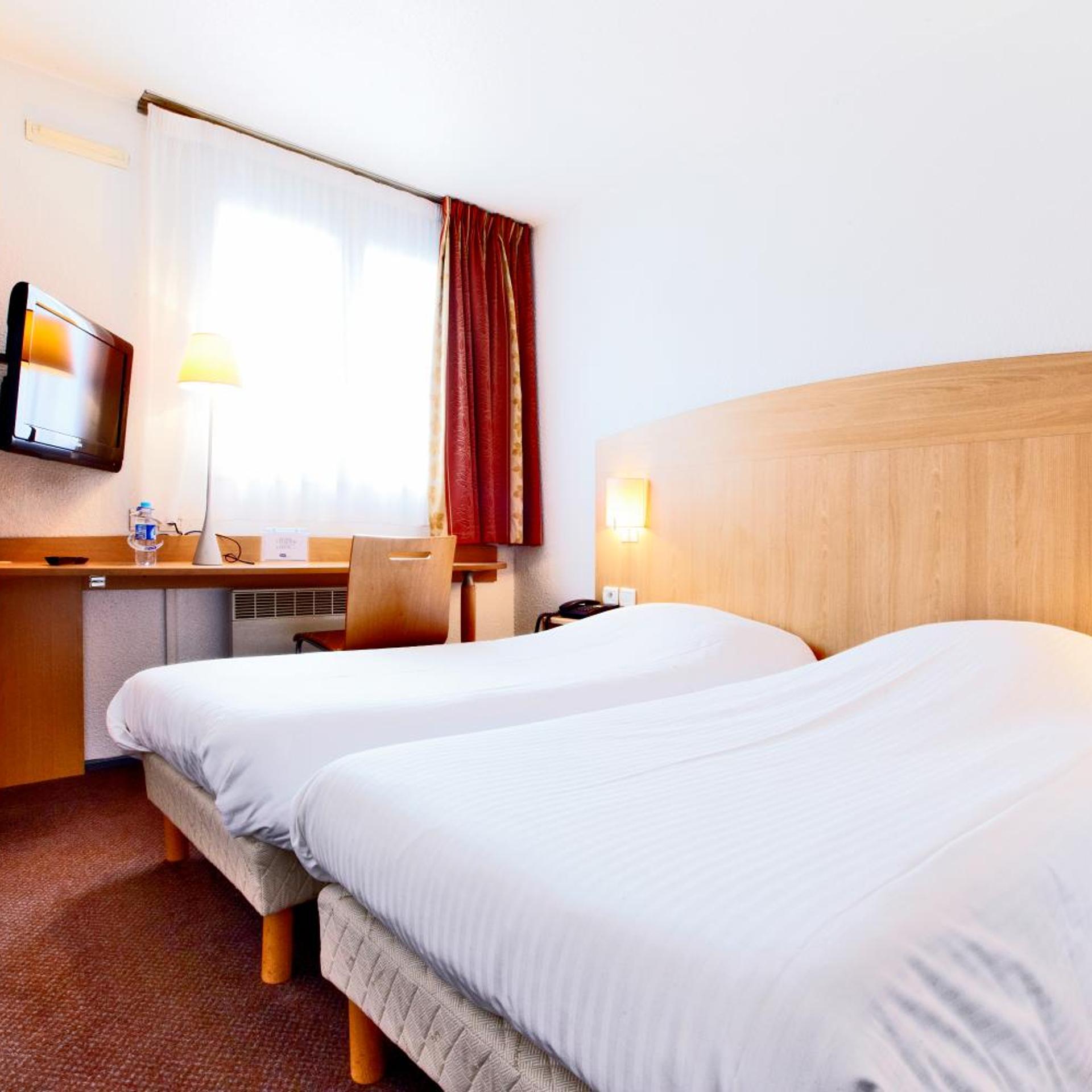 Room, Twin Beds