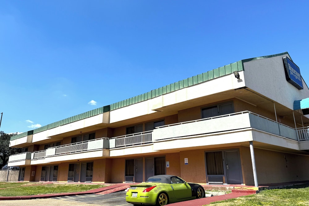 Homegate Studios & Suites San Antonio Medical Center I-10 in SAN ANTONIO - TX