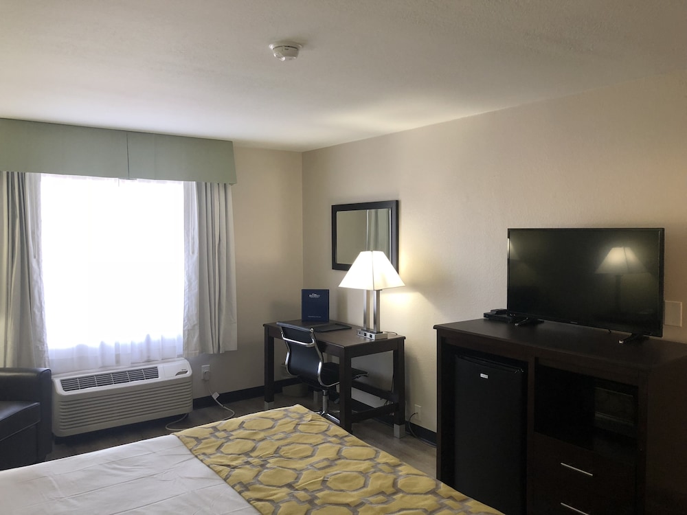 Baymont by Wyndham Phoenix I-10 near 51st Ave 41/55