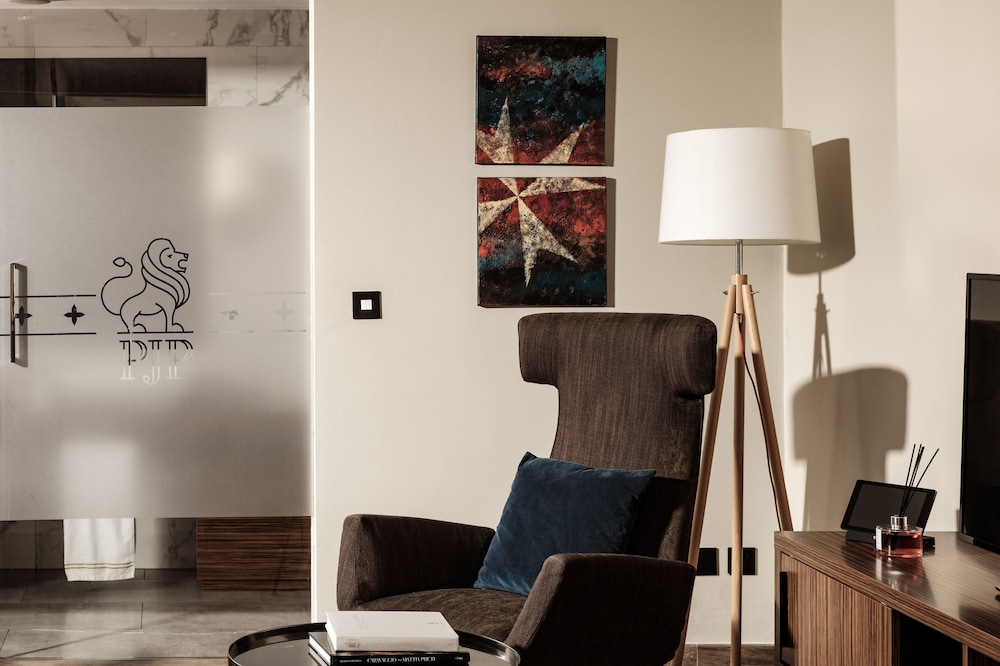 1926 Le Parisot Boutique Suites 26/36