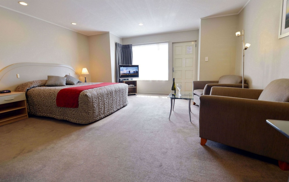 Brougham Heights Motel 9/36