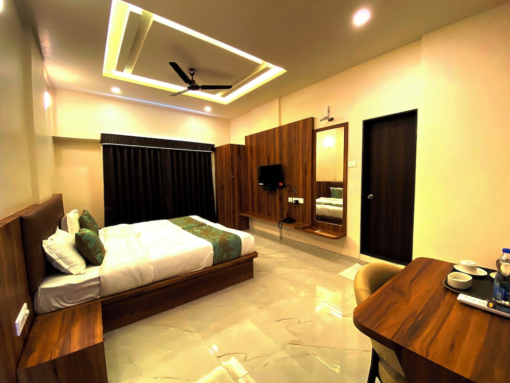 The Grand Sarovar Inn and Suites 6/19