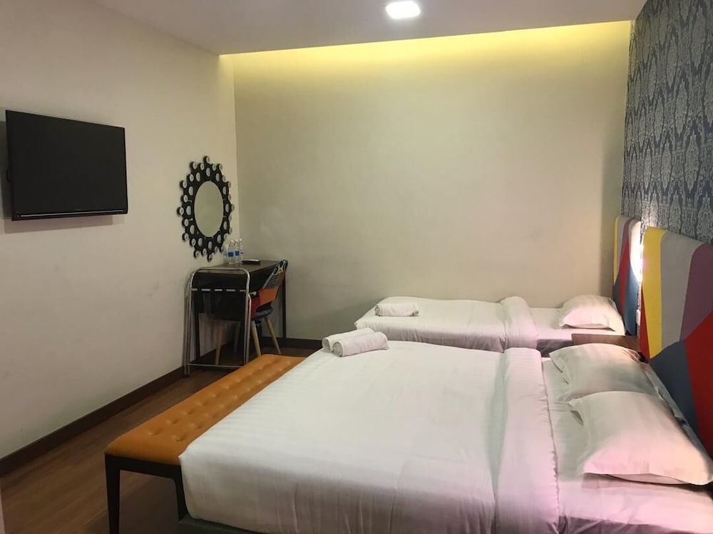 W Hotel Cemerlang 9/37