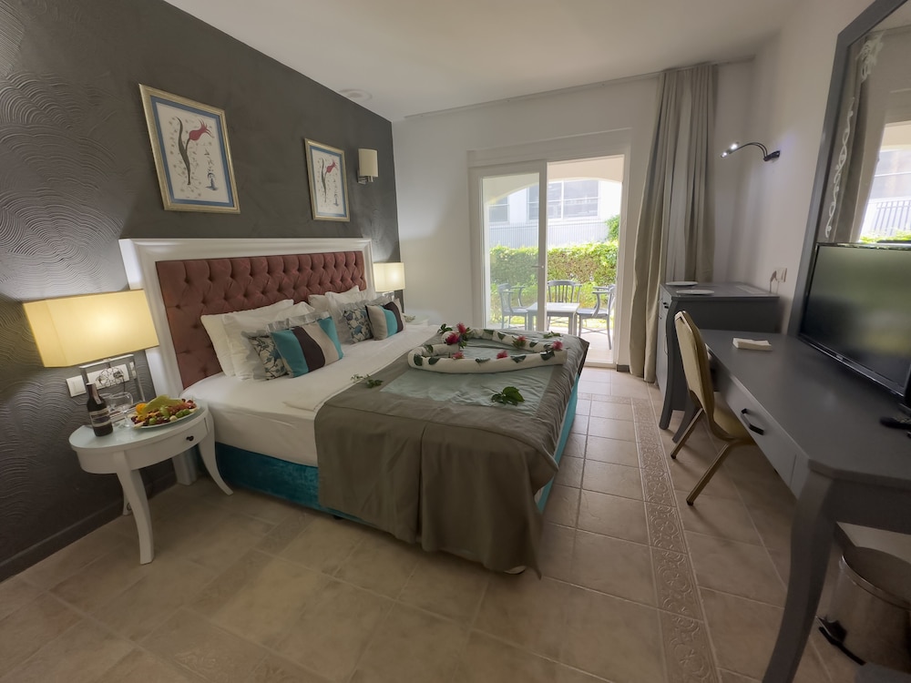 Tiana Beach Resort 39/94