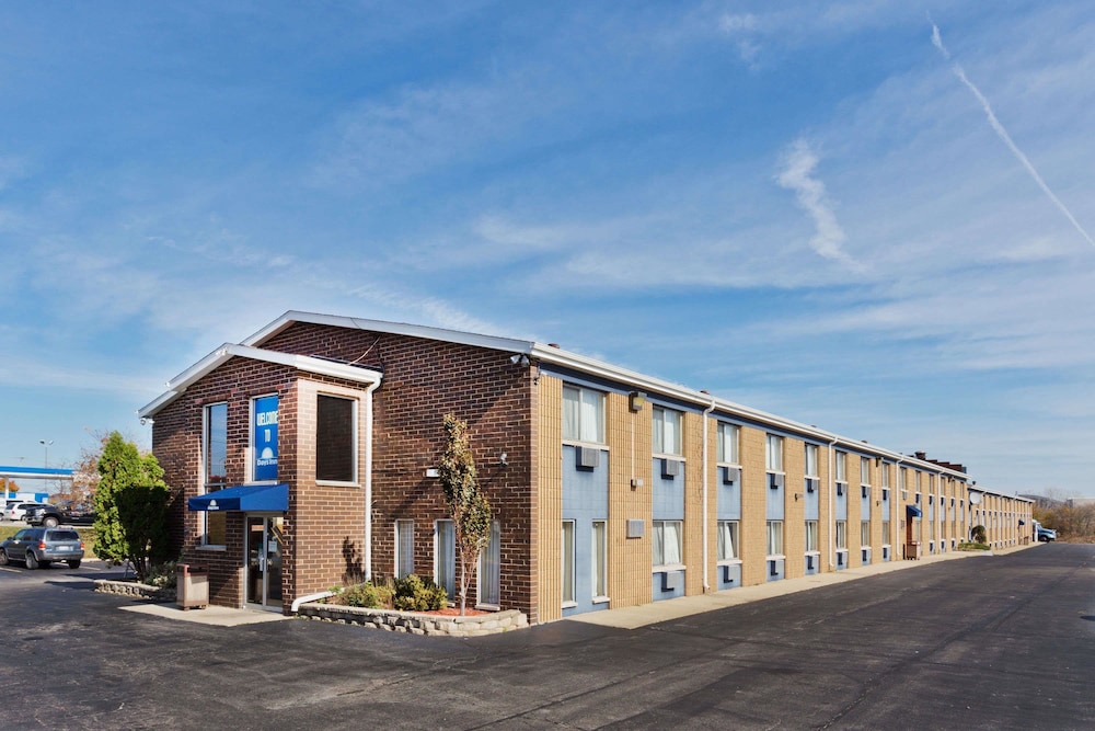 Days Inn by Wyndham Rockford 1/37
