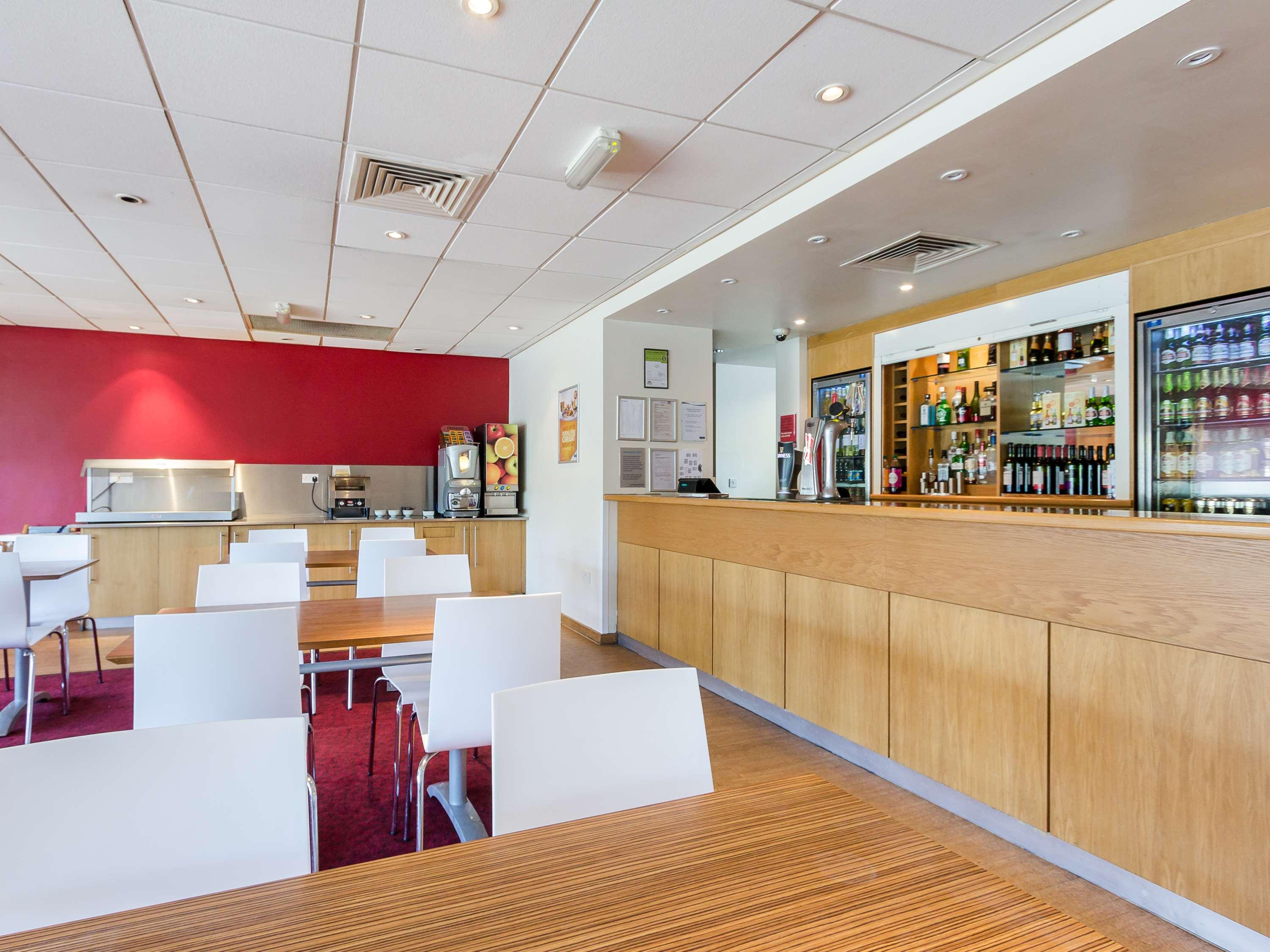 Travelodge Sunbury M3 25/29
