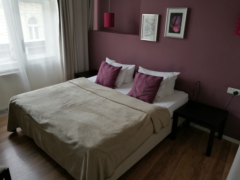 Purpur Aparthotel 6/48