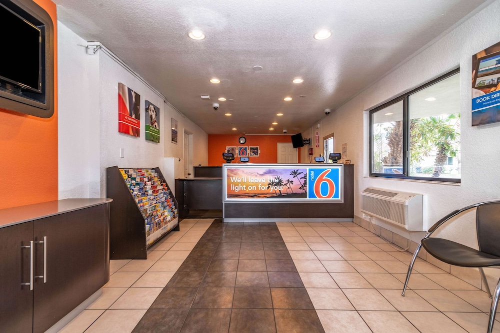 Lobby at Motel6 Palm Springs, CA - East - Palm Canyon, PALM SPRINGS - CA
