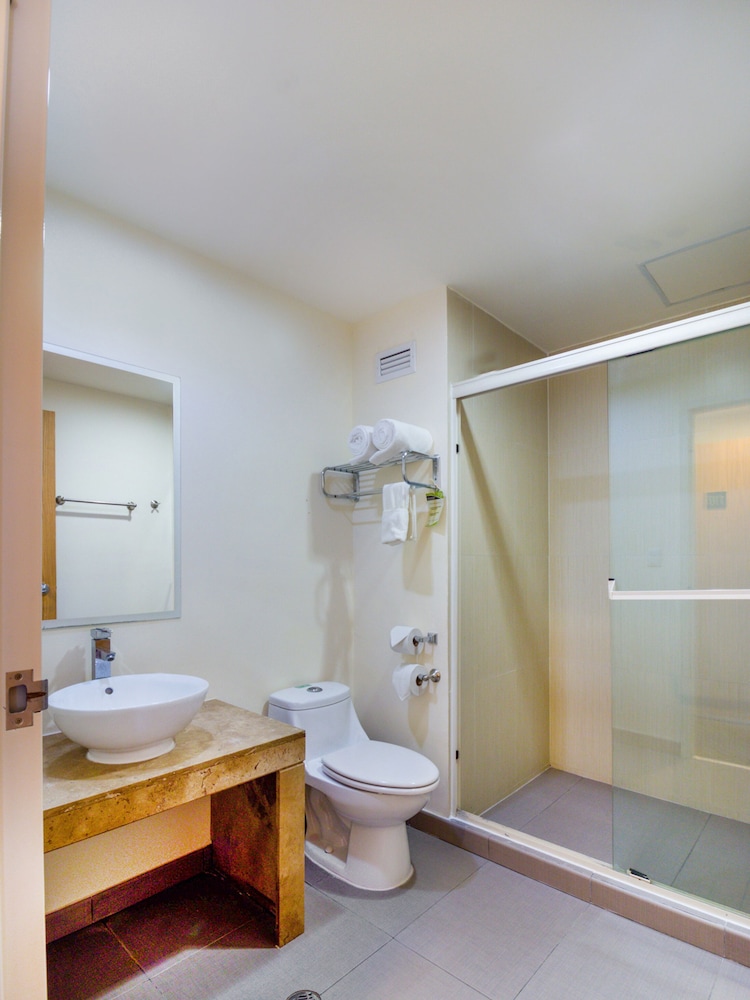 Capital O Hotel Herederos, Piedras Negras 34/35