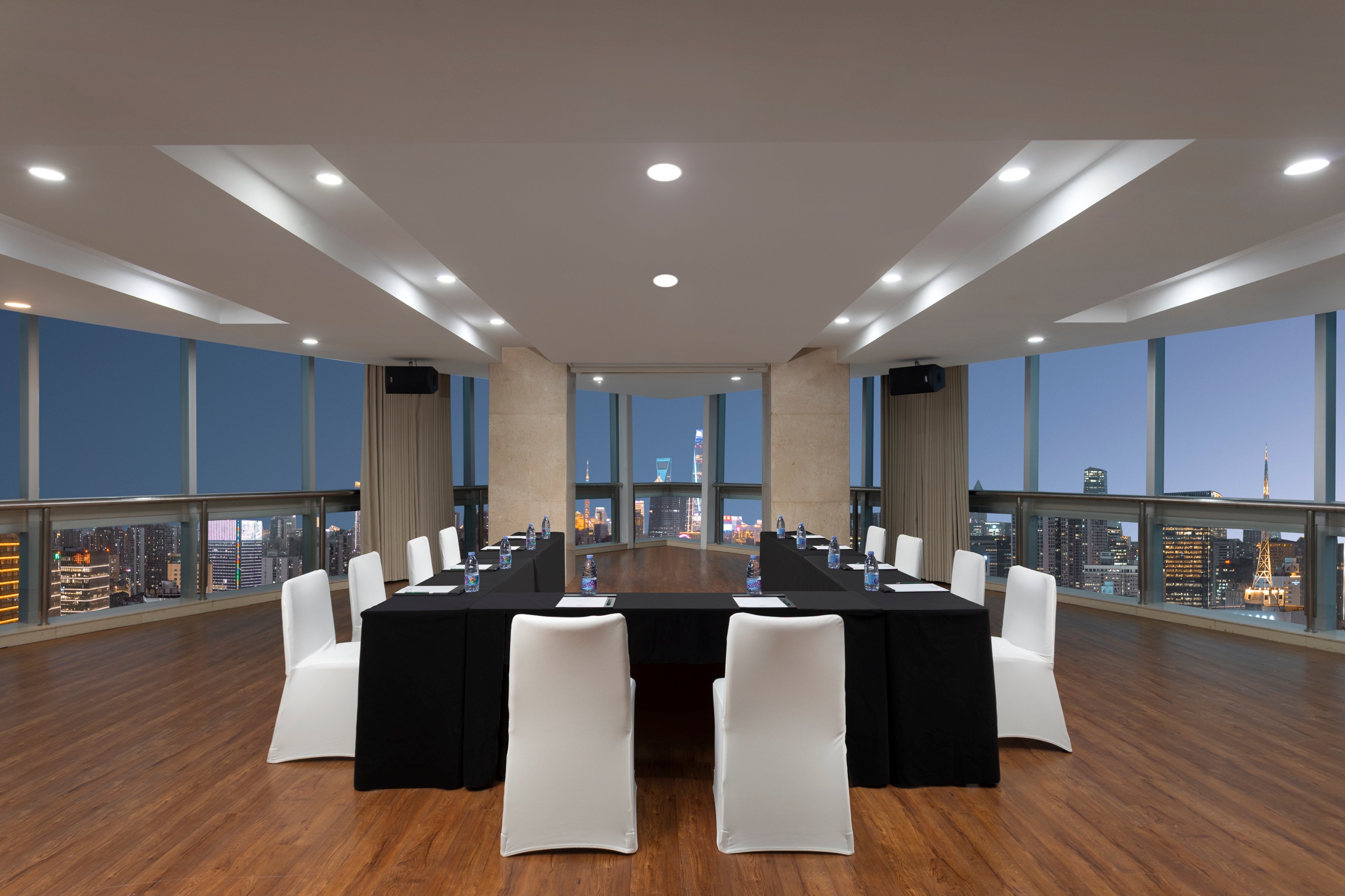 Holiday Inn Shanghai Jing'an by IHG 45/57