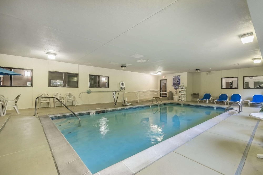 Comfort Suites St Charles-St Louis 1/38