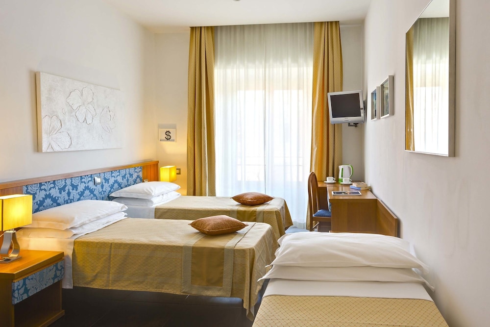 ROOM, TRIPLE