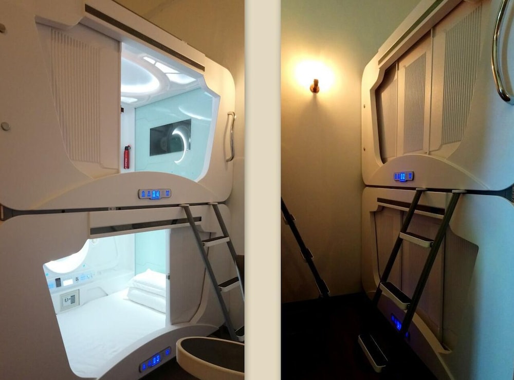 Stay With Me Capsules Hostel 6/15