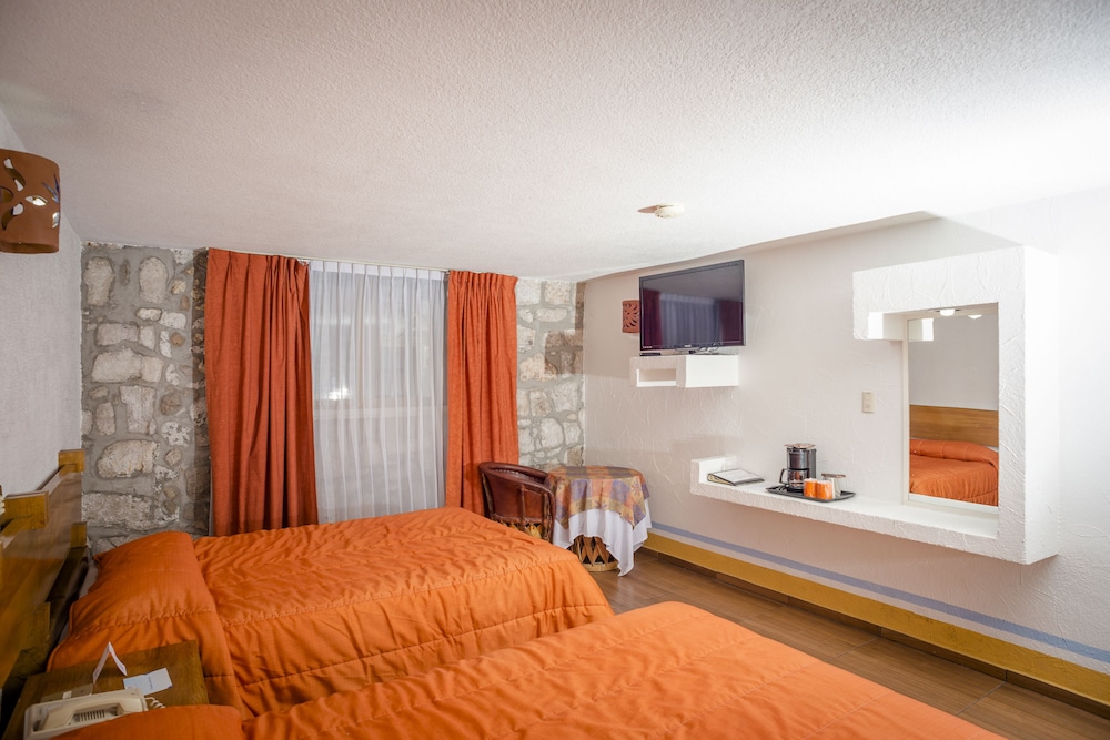 Howard Johnson by Wyndham Morelia Calle Real 34/63