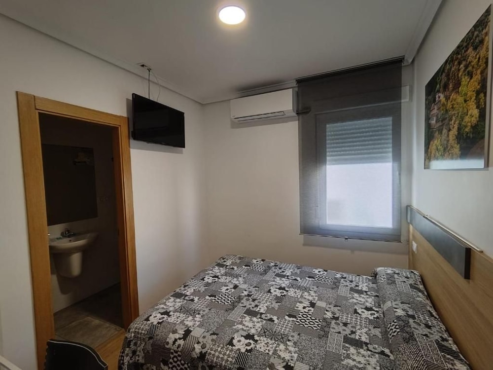 Hostal Rioja Condestable 38/48