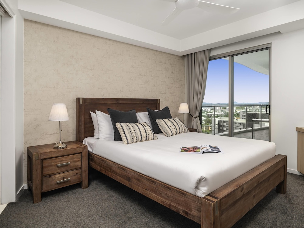 THE SEBEL MAROOCHYDORE 25/72