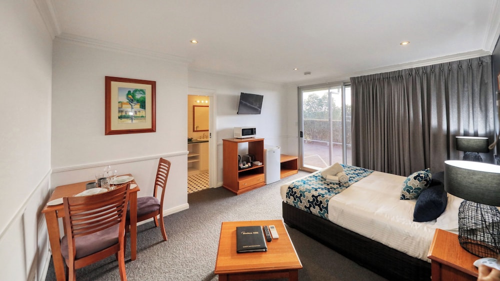 Hilltop Motel 22/60