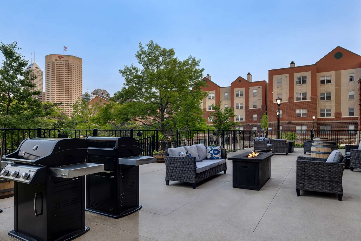 Hampton Inn Indianapolis Canal IUPUI 32/40