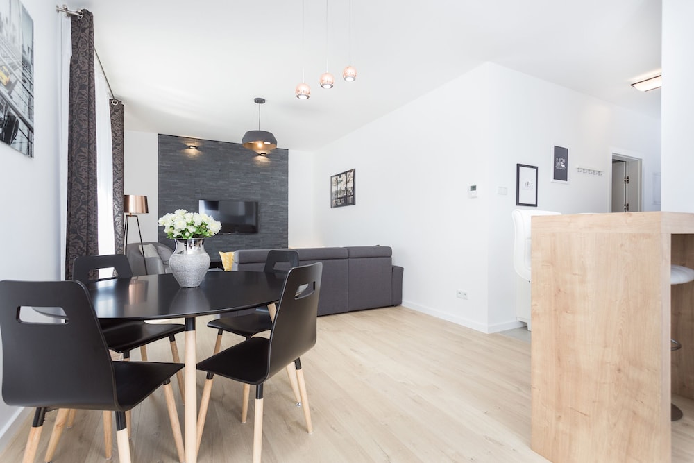 InPoint Smart Apartments 7/73